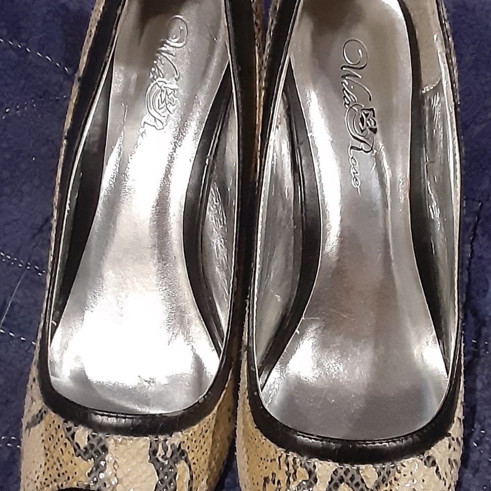 Wild Rose peep toe heels size 10